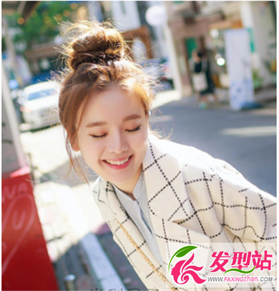 露額頭的丸子頭扎發(fā)發(fā)型