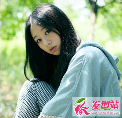 額頭窄適合什么發(fā)型
