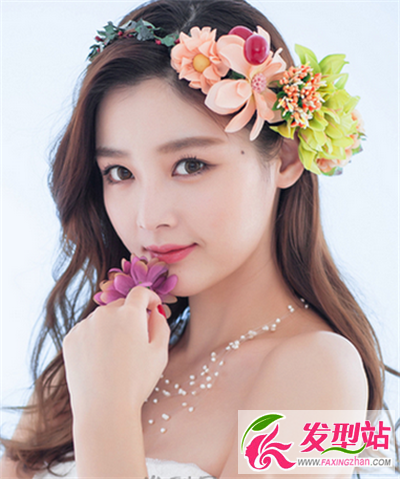 氣質(zhì)的中長(zhǎng)款發(fā)型新娘