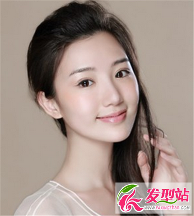 時尚的溫柔款無劉海長直發(fā)發(fā)型