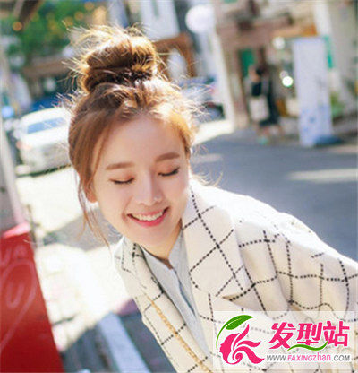 丸子頭發(fā)型