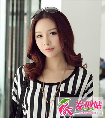 女生卷發(fā)該怎么打理