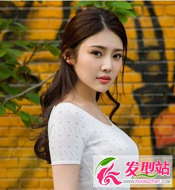 栗色頭發(fā)
