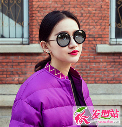 中分低款發(fā)尾扎發(fā)造型