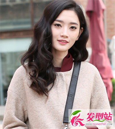 大卷發(fā)中長發(fā)偏分造型