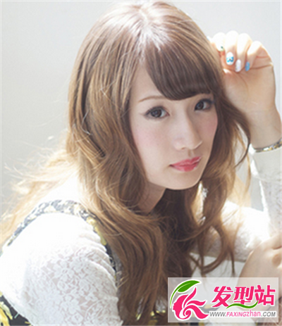長(zhǎng)發(fā)燙發(fā)造型
