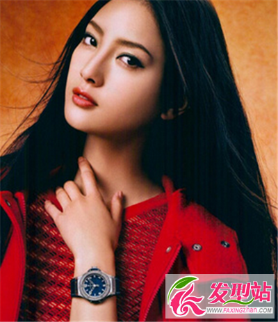 露額長(zhǎng)直發(fā)發(fā)型