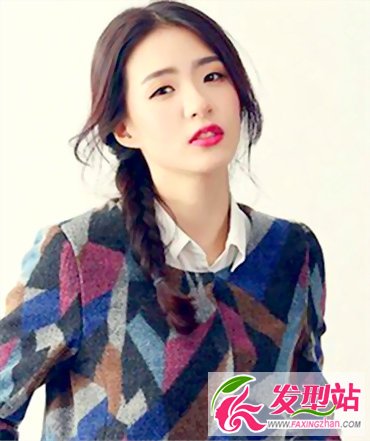 中長(zhǎng)發(fā)栗色扎發(fā)造型