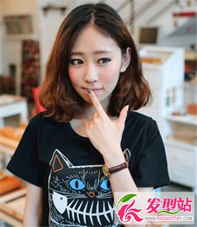 短卷發(fā)發(fā)型