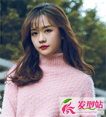 中長(zhǎng)卷發(fā)