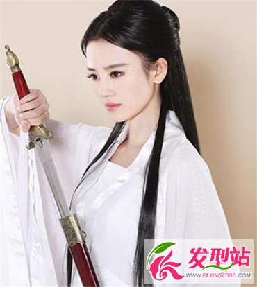 半盤長(zhǎng)發(fā)造型