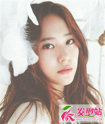 中分波浪卷發(fā)發(fā)型