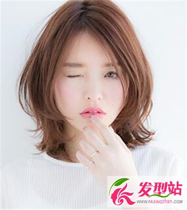 金銅色中分女生發(fā)型