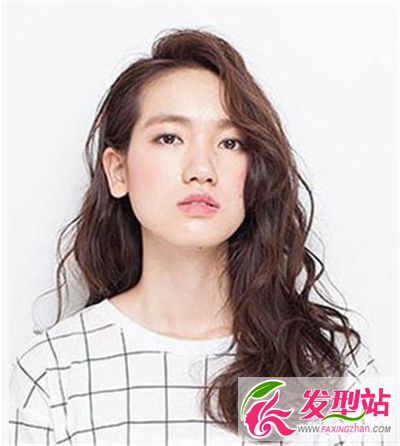 深咖色的頭發(fā)