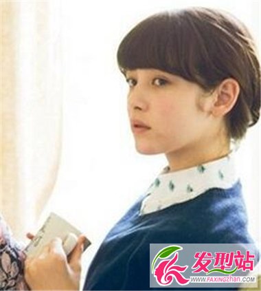 盤發(fā)姑娘造型