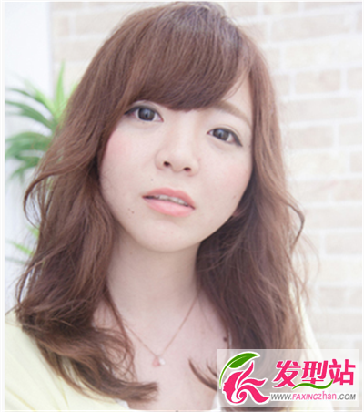 長(zhǎng)卷發(fā)發(fā)型