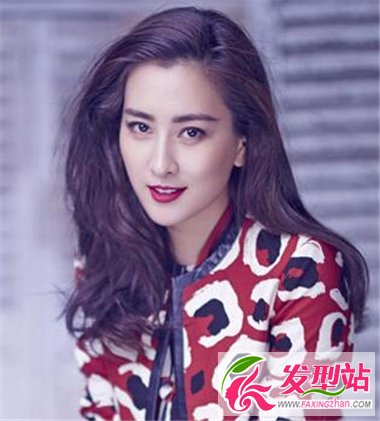 卷曲弧度發(fā)型