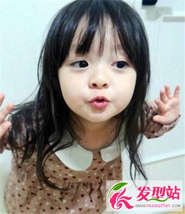 中長(zhǎng)卷發(fā)
