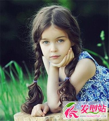 雙麻花辮子發(fā)型