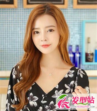 披肩微卷長(zhǎng)發(fā)發(fā)型