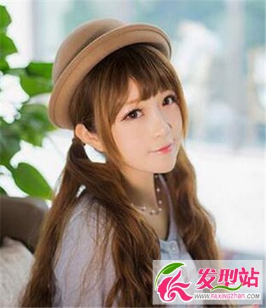 栗色長卷發(fā)發(fā)型