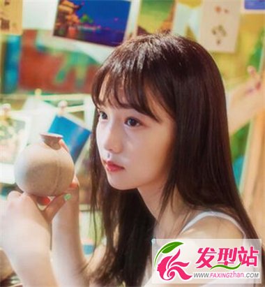 披肩直發(fā)發(fā)型