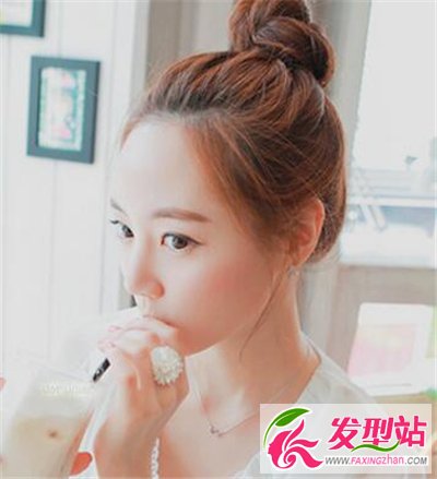 花苞頭發(fā)型