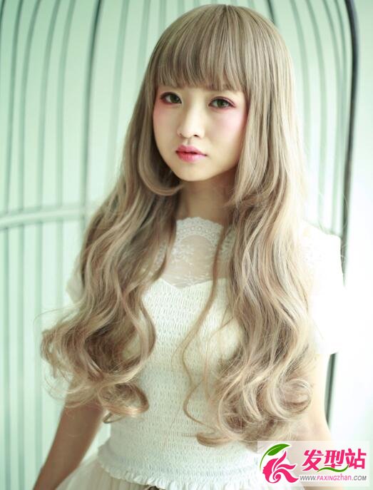藕粉色