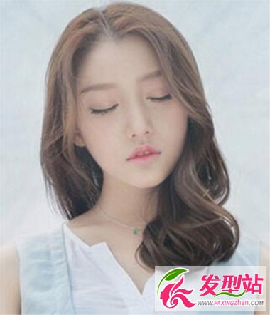 中分披肩燙發(fā)