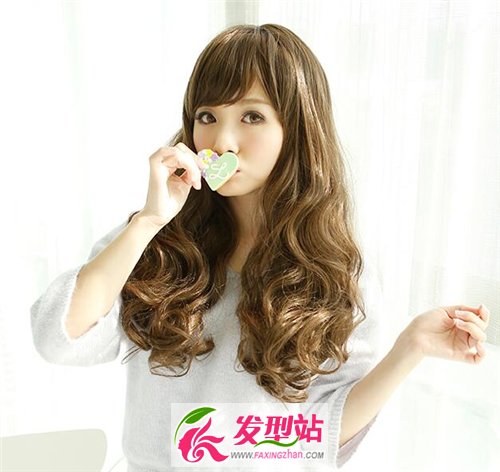 女生燙發(fā)染發(fā)