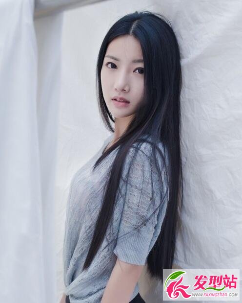 學(xué)院風(fēng)女生直發(fā)