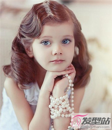 西方小女生的發(fā)型大盤點(diǎn) 可愛(ài)俏皮的外國(guó)小公主