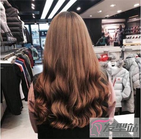 長(zhǎng)卷發(fā)最有個(gè)性的染發(fā) 炫彩女王的華麗轉(zhuǎn)身