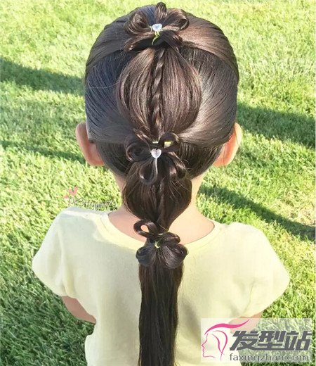 兒童編發(fā)最古典的發(fā)型 變身時尚的小淑女