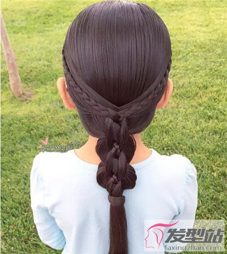兒童編發(fā)最古典的發(fā)型 變身時(shí)尚的小淑女