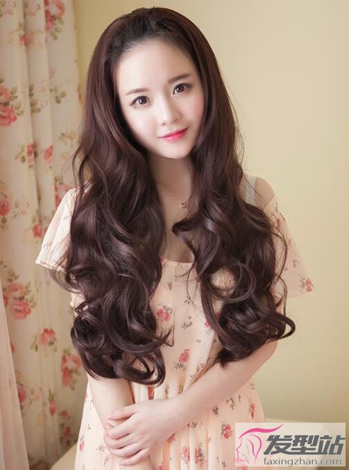 卷發(fā)染什么樣的發(fā)色好看 最有型的時(shí)尚染發(fā)