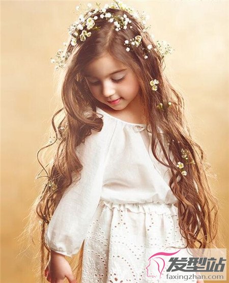 自來卷的小女生發(fā)型 最呆萌的卷發(fā)小美女