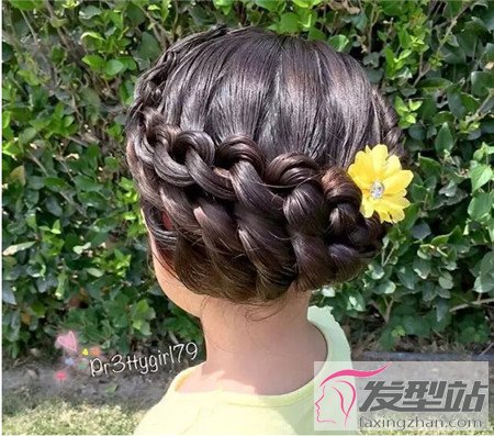 女孩子頭發(fā)怎么扎最好看 讓你大開眼界的女童扎發(fā)
