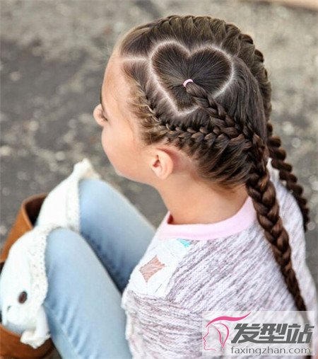 長頭發(fā)女童怎么扎發(fā)好看 最有型的兒童編發(fā)