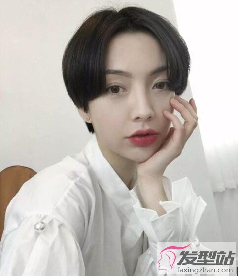 女生中分中性短發(fā)