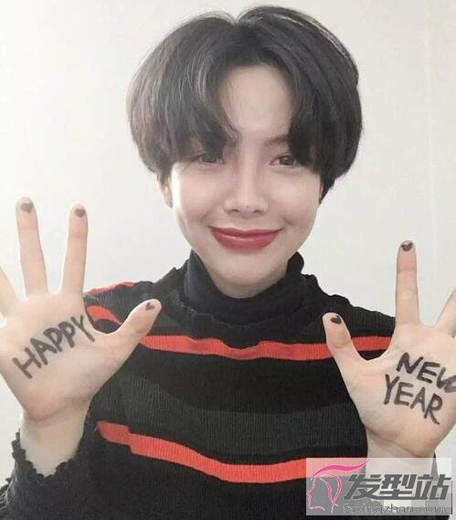 女生中分中性短發(fā)