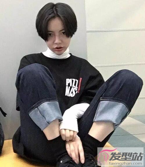 女生中分中性短發(fā)