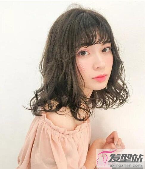 齊肩小卷燙發(fā)