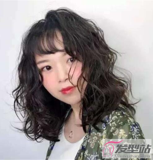 齊肩小卷燙發(fā)