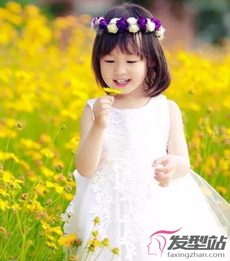 小女孩戴花環(huán)發(fā)型