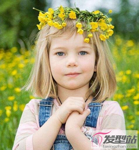 小女孩戴花環(huán)發(fā)型
