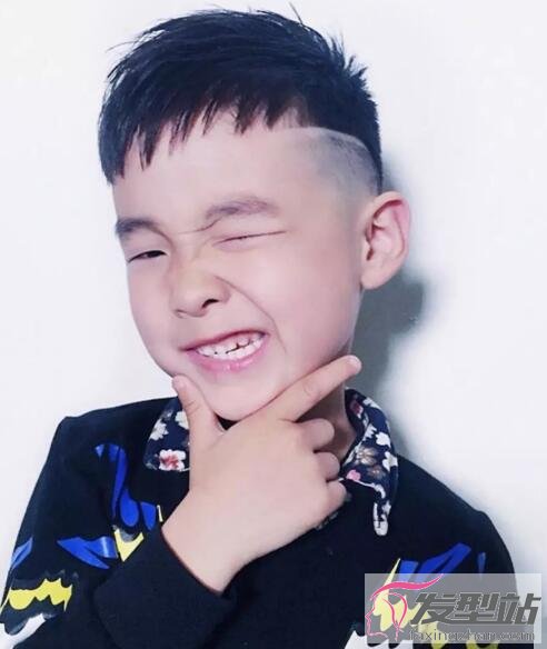 長(zhǎng)臉小男孩發(fā)型