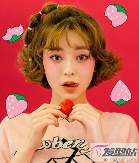 女生蘋果頭扎發(fā)