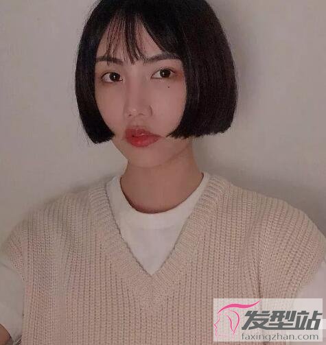 臉女生齊嘴短發(fā)