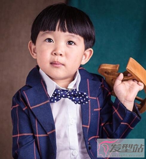小男孩穿西裝發(fā)型